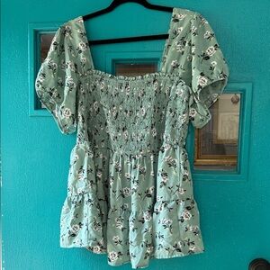 Torrid sz 1 Floral Green Smocked Women's Top